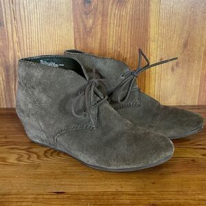 Nine West Green Sued Chukka Boots, Ankle Boots, Tie, size 9